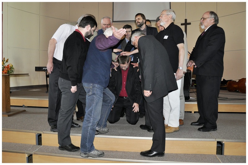 Slavnostní akt kazatelské ordinace na Konferenci Církve bratrské v Písku v roce 2012, zdroj: www.cb.cz
